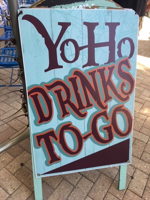 'Drinks To-Go' sign